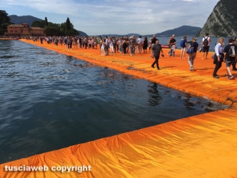 Floating piers sul lago d\'Iseo