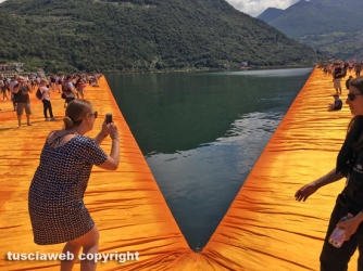 Floating piers sul lago d\'Iseo