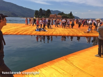 Floating piers sul lago d\'Iseo
