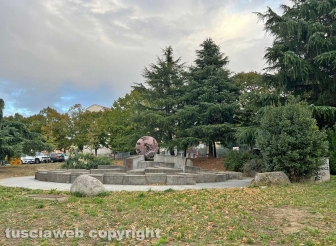 Viterbo - La fontana a sfera