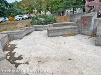 Viterbo - La fontana a sfera