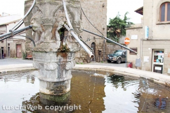 Viterbo - La fontana di Pianoscarano