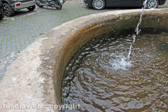 Viterbo - La fontana di piazza Dante