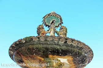 Viterbo - La fontana di piazza del Comune