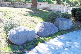 Viterbo - La fontana a sfera