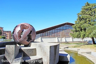 Viterbo - La fontana a sfera