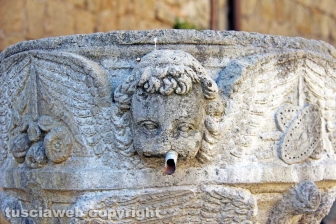 Viterbo - La fontana di piazza San Lorenzo