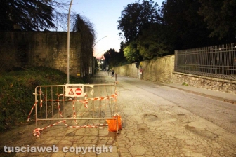 Forze dell'ordine lungo via del Pilastro