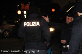 Forze dell'ordine lungo via del Pilastro