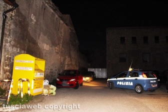 Forze dell'ordine lungo via del Pilastro