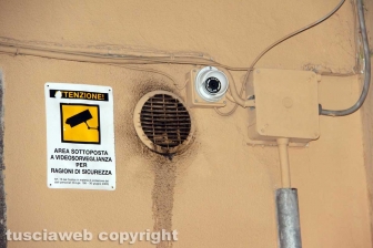 Forze dell'ordine lungo via del Pilastro