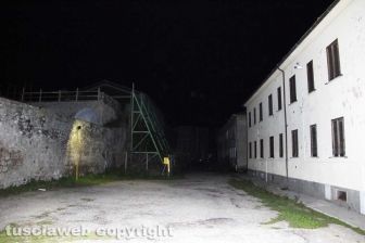 Forze dell'ordine lungo via del Pilastro