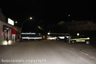 Forze dell'ordine lungo via del Pilastro