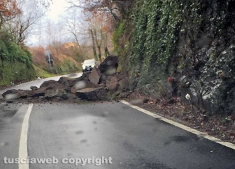 Montefiascone - Frana in strada Verentana