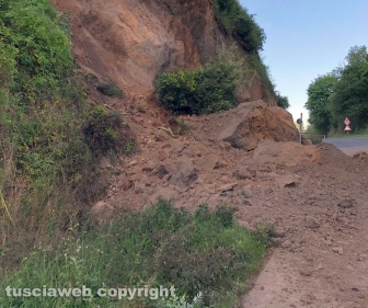 Frana su strada Acquabianca
