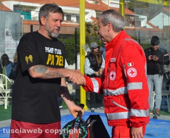 Candela consegna il defibrillatore alla Croce rossa italiana