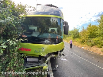 Viterbo - Autobus contro macchina sulla Sammartinese
