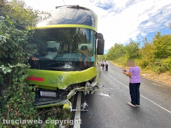 Viterbo - Autobus contro macchina sulla Sammartinese