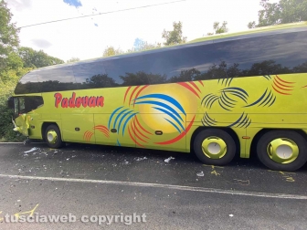 Viterbo - Autobus contro macchina sulla Sammartinese