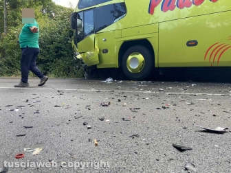 Viterbo - Autobus contro macchina sulla Sammartinese