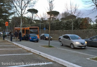 Viterbo - Viale Trieste - Frontale tra autobus e macchina
