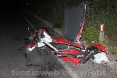 Il tettino della Porsche volato sull\'altro lato della carreggiata