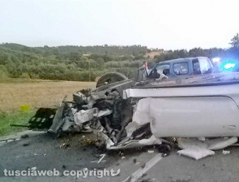 Montefiascone - Frontale tra auto, donna ferita