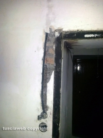 Fulmine colpisce un casale