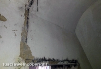Fulmine colpisce un casale