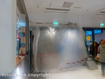 Viterbo - Furto al Bluespirit - Sfondate le vetrine