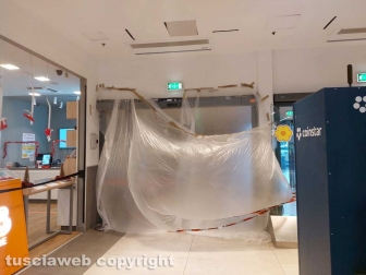 Viterbo - Furto al Bluespirit - Sfondate le vetrine