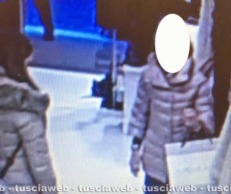 Viterbo - Furto in un negozio del centro - Le immagini delle telecamere