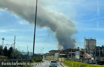 Gallese - Incendio in una fabbrica di sanitari