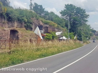 Gazebo e bandiere di M5s a Poggio Giudio