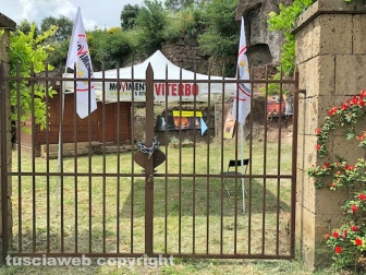 Gazebo e bandiere di M5s a Poggio Giudio