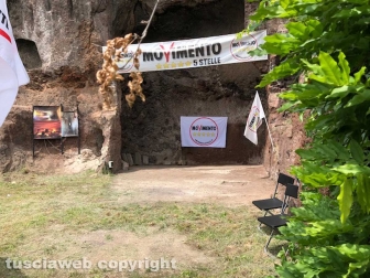 Gazebo e bandiere di M5s a Poggio Giudio