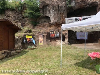 Gazebo e bandiere di M5s a Poggio Giudio