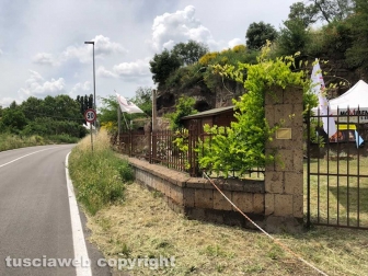 Gazebo e bandiere di M5s a Poggio Giudio