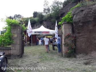 Gazebo e bandiere di M5s a Poggio Giudio