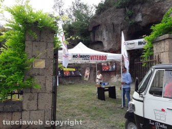 Gazebo e bandiere di M5s a Poggio Giudio