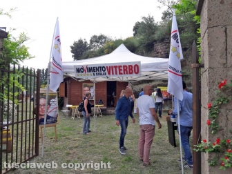 Gazebo e bandiere di M5s a Poggio Giudio
