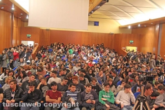 Gian Carlo Caselli incontra gli studenti