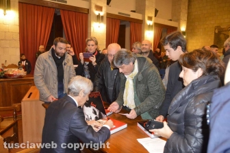 Tarquinia - Rivera firma la copie dell'autobiografia