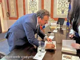 Gino Roncaglia all'Unitus per Pirati della bellezza