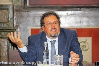 Gino Roncaglia all'Unitus per Pirati della bellezza