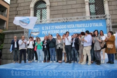 I candidati intonano l\'Inno