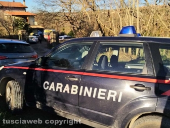 Ragazza trovata morta a Montefiascone - Carabinieri sul posto