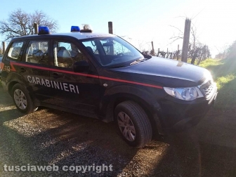 Ragazza trovata morta a Montefiascone - Carabinieri sul posto