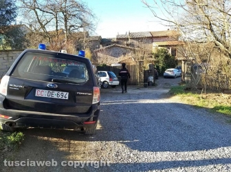 Ragazza trovata morta a Montefiascone - Carabinieri sul posto