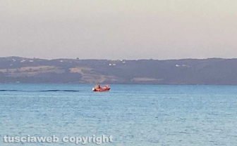 Capodimonte - Giovane disperso al lago, le ricerche